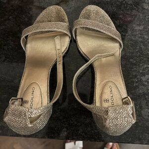 Bandolino gold sparkly heels with small damage size 6